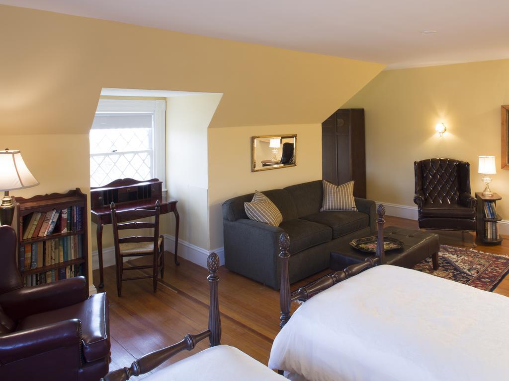 The Manor Inn Castine Exterior photo